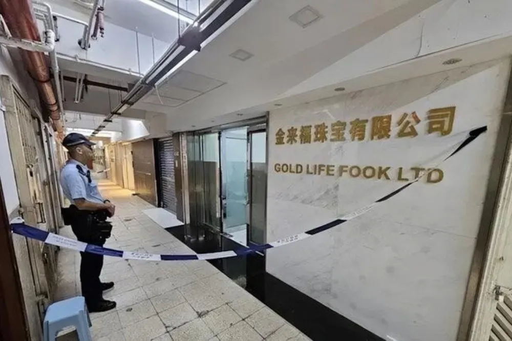 像電影情節！10名悍匪闖香港黃金工廠高喊「打劫」　搶走65公斤金塊