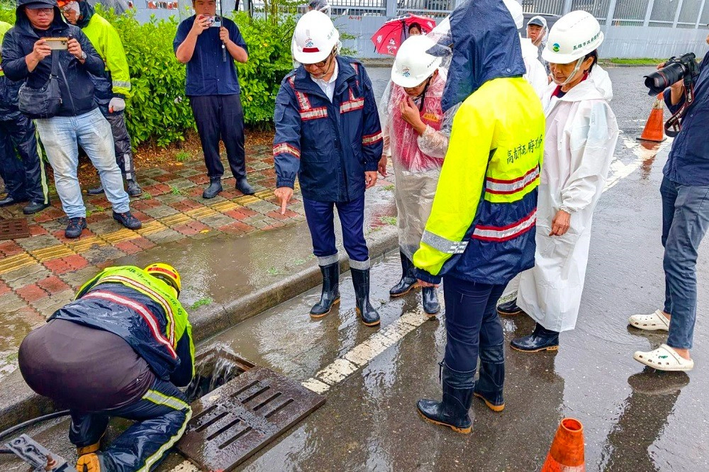 「樺加沙」豪雨　陳其邁視察防汛作業及排水溝疏通