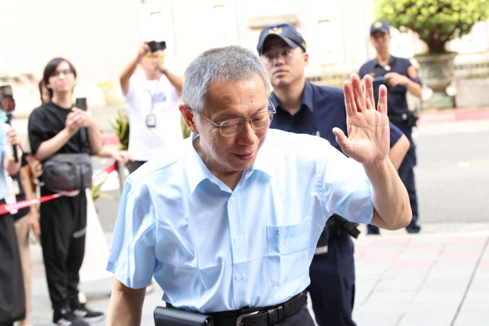 小草「上車舞」聲援　柯文哲被問黃國昌「養狗仔」仰天吐2字 -- 上報