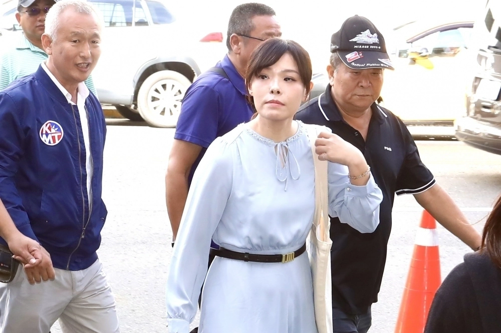 高虹安涉貪哽咽不認罪 遭前助理「小兔」當庭嗆:欠我們一個道歉 -- 上報