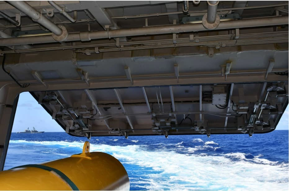 海自「澤霧號」掃雷艦3日在沖鱦南方海域進行水雷演習。(取自統合幕僚監部)