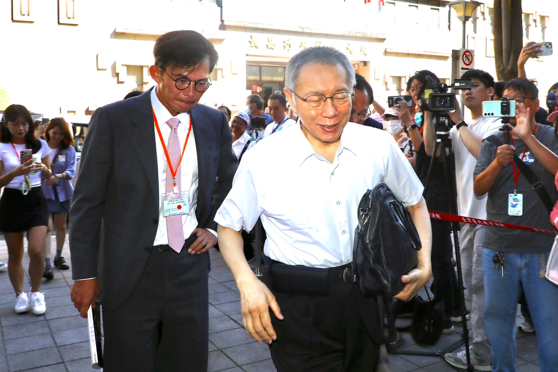 李濠仲專欄：柯黃必須緊靠　因為只剩彼此