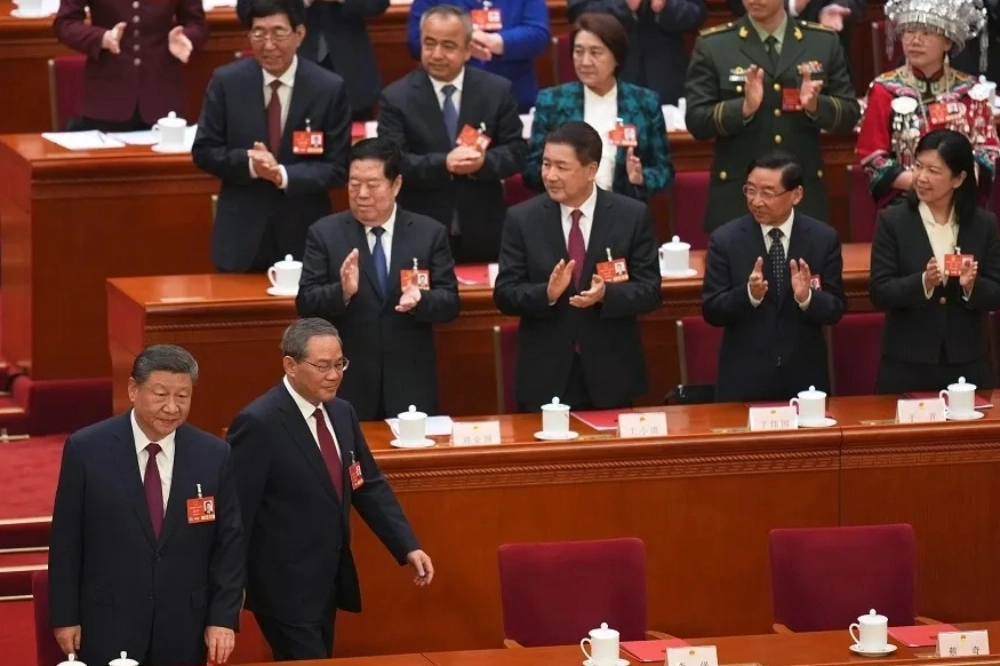 在習的第三任期，在高層各有分工的格局之下，習近平放任蔡奇蠶食李強的國務院地盤。（美聯社）