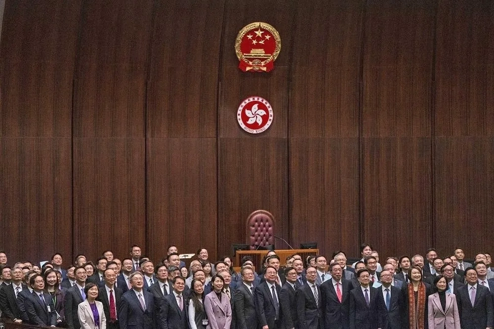 香港立法會突然莫名其妙爆出退選潮 -- 上報