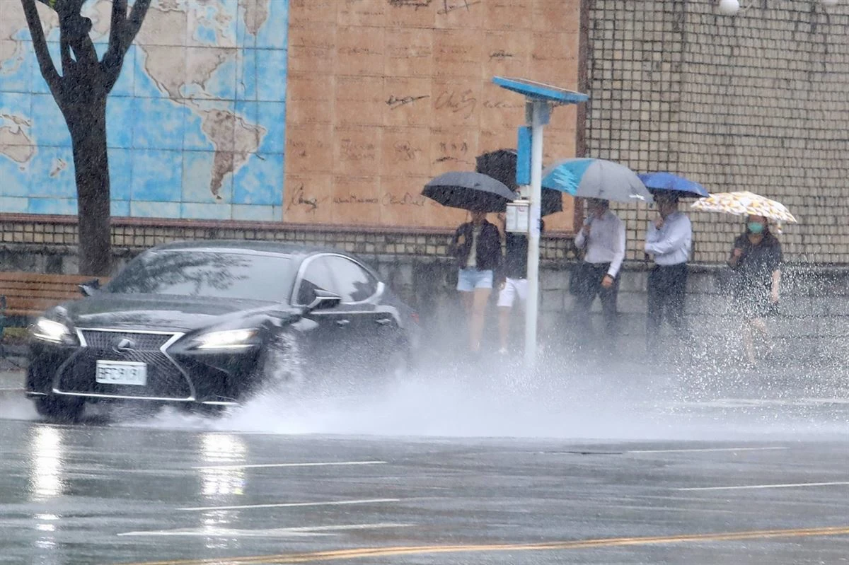 北市1校、花蓮部分地區明停班停課　北北基桃依然沒有豪雨假 -- 上報