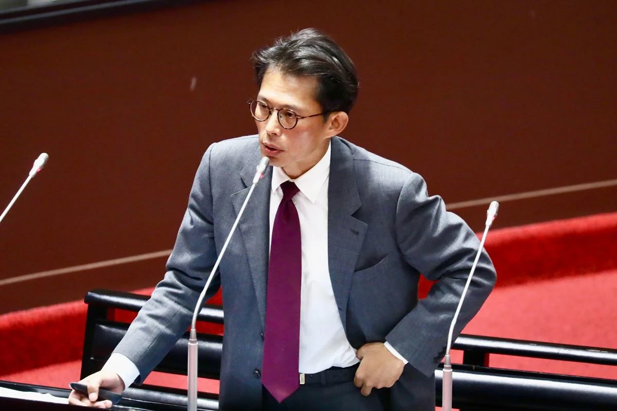 【震傳媒民調】狗仔風暴衝擊黃國昌 73%受訪者不認同「指揮跟拍」 -- 上報