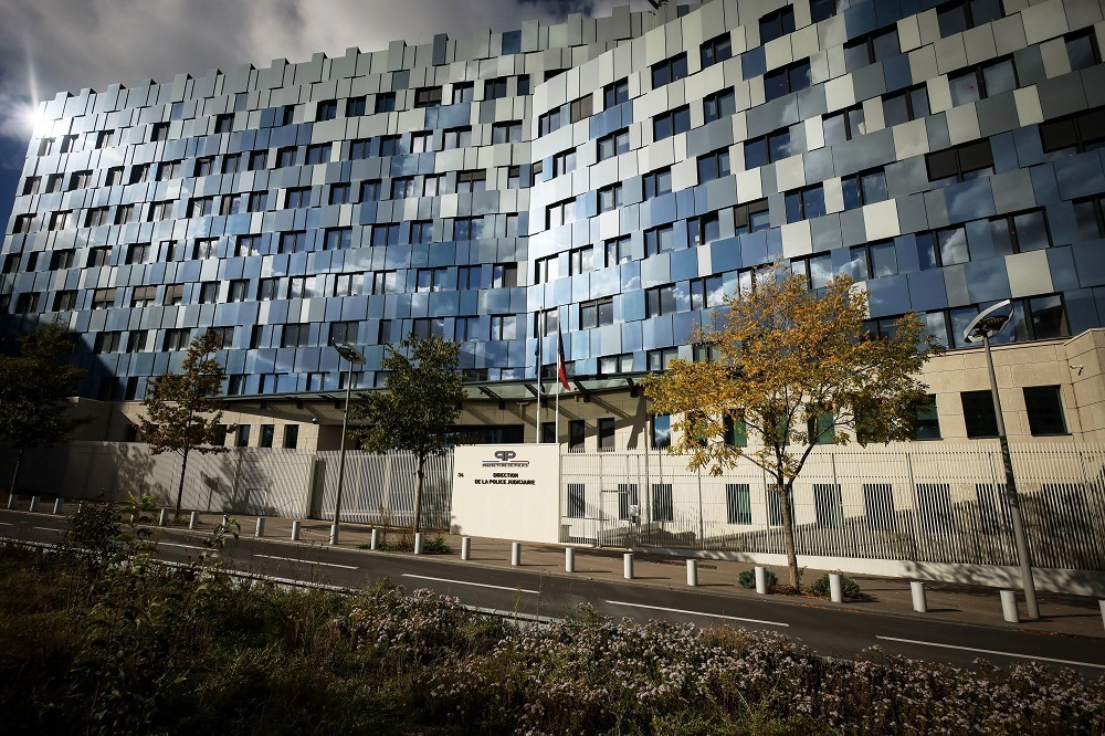 羅浮宮竊案2嫌落網!館方認1/3展間無監視器 部分珍寶已移至地下金庫 -- 上報