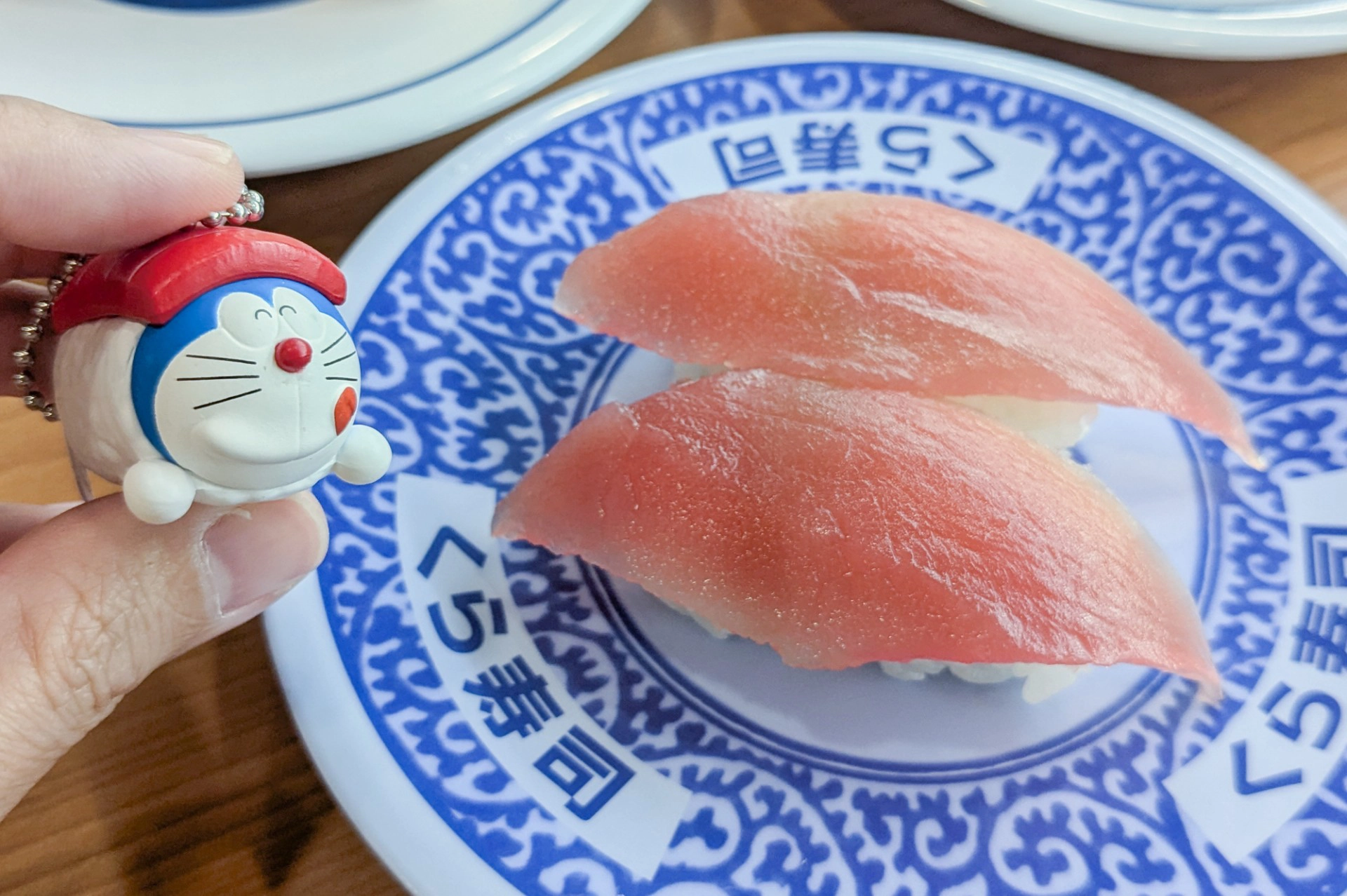 哆啦 A 夢鮭魚造型超萌。(邱家琳攝)