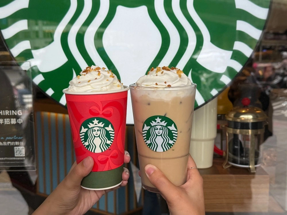 星巴克買一送一！黑櫻桃限定飲品開賣、威尼斯面具小熊新登場