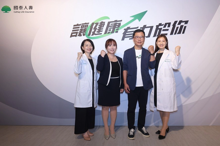 國壽2026年3大關鍵行動之一為「夥伴+」，攜手「通路、保戶、醫療專家、商戶、全民」等5大夥伴全面推動健康。右二為國壽總經理劉上旗，右起為國泰綜合醫院社區醫學部主任莊海華、蛹之生心理諮商所所長譚慧蘭及國泰健檢富霖診所資深營養師李宜芳。（國泰人壽提供）