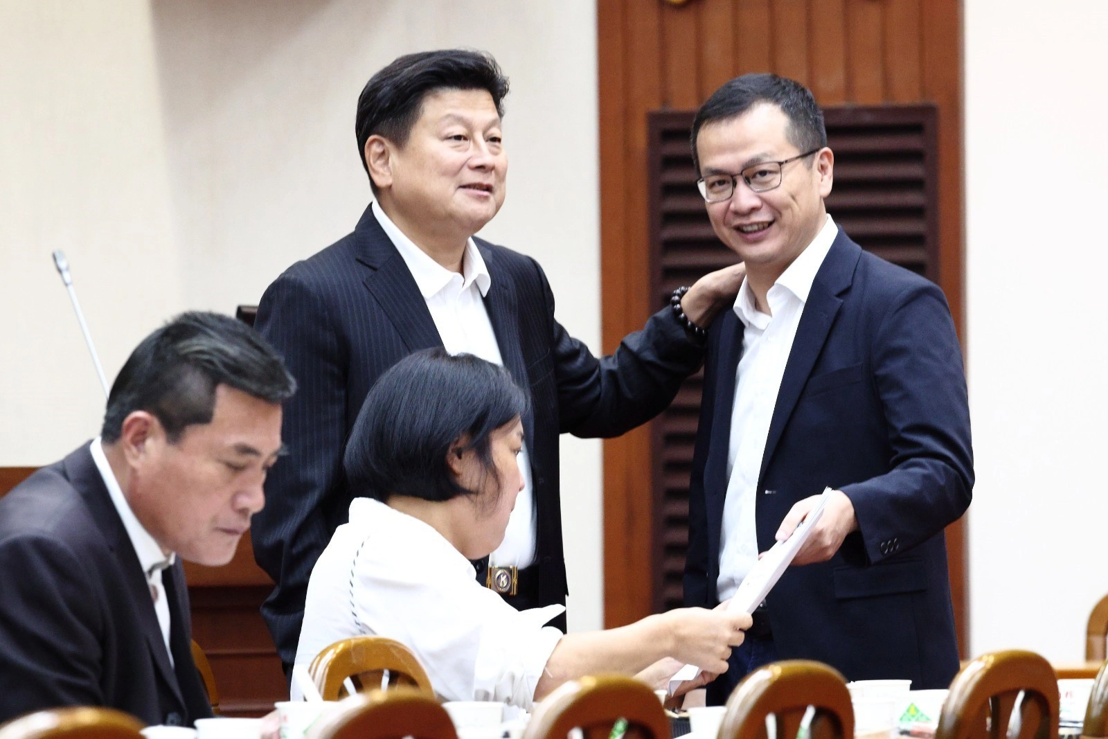 傅崐萁陸續通知黨團書記長羅智強等藍委，要求眾人指派助理在8個常設委員會「盯哨」​。（資料照片／陳愷巨攝）