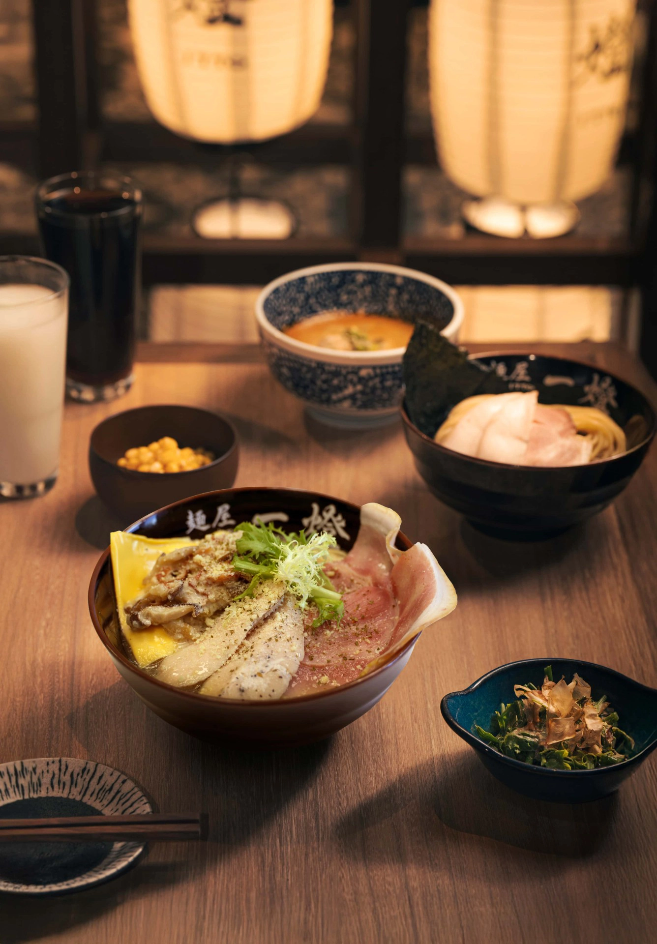獨家限定的「奶白菌菇培根拉麵」售價 298 元