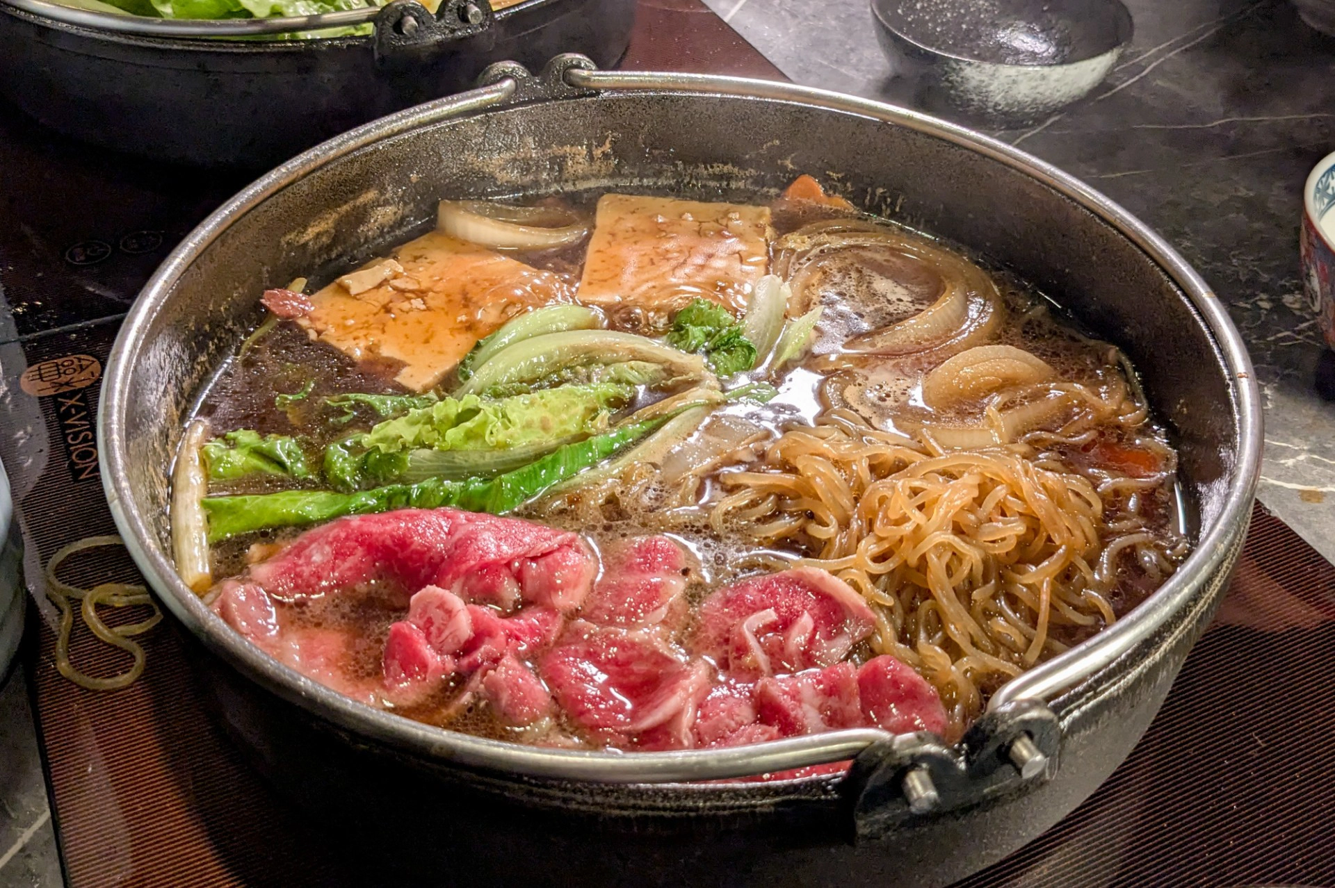壽喜燒第三吃「關東風味」。（邱家琳攝）