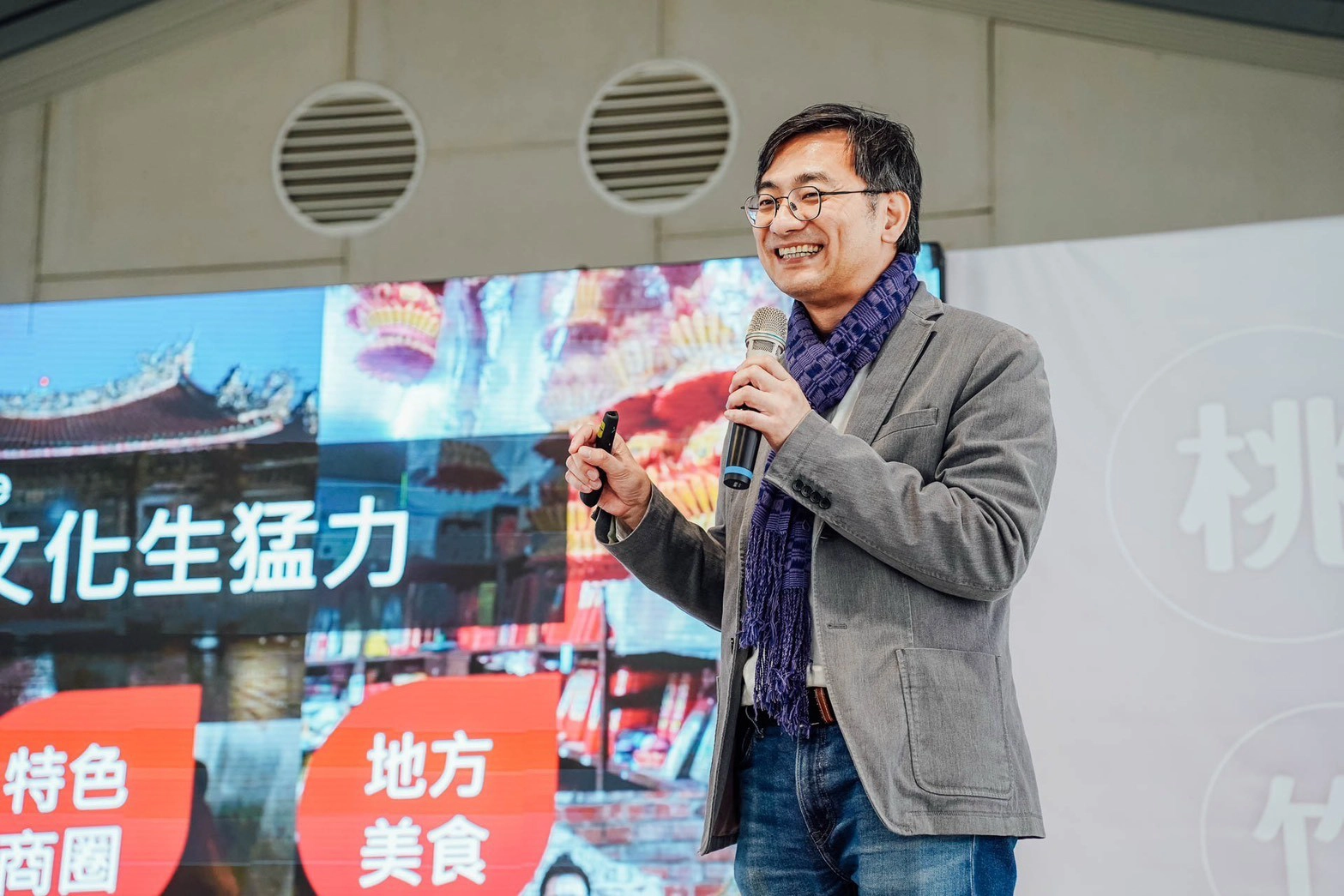 台北市文化基地會李志勇總監擔任座談會講師。(桃市青年局提供)