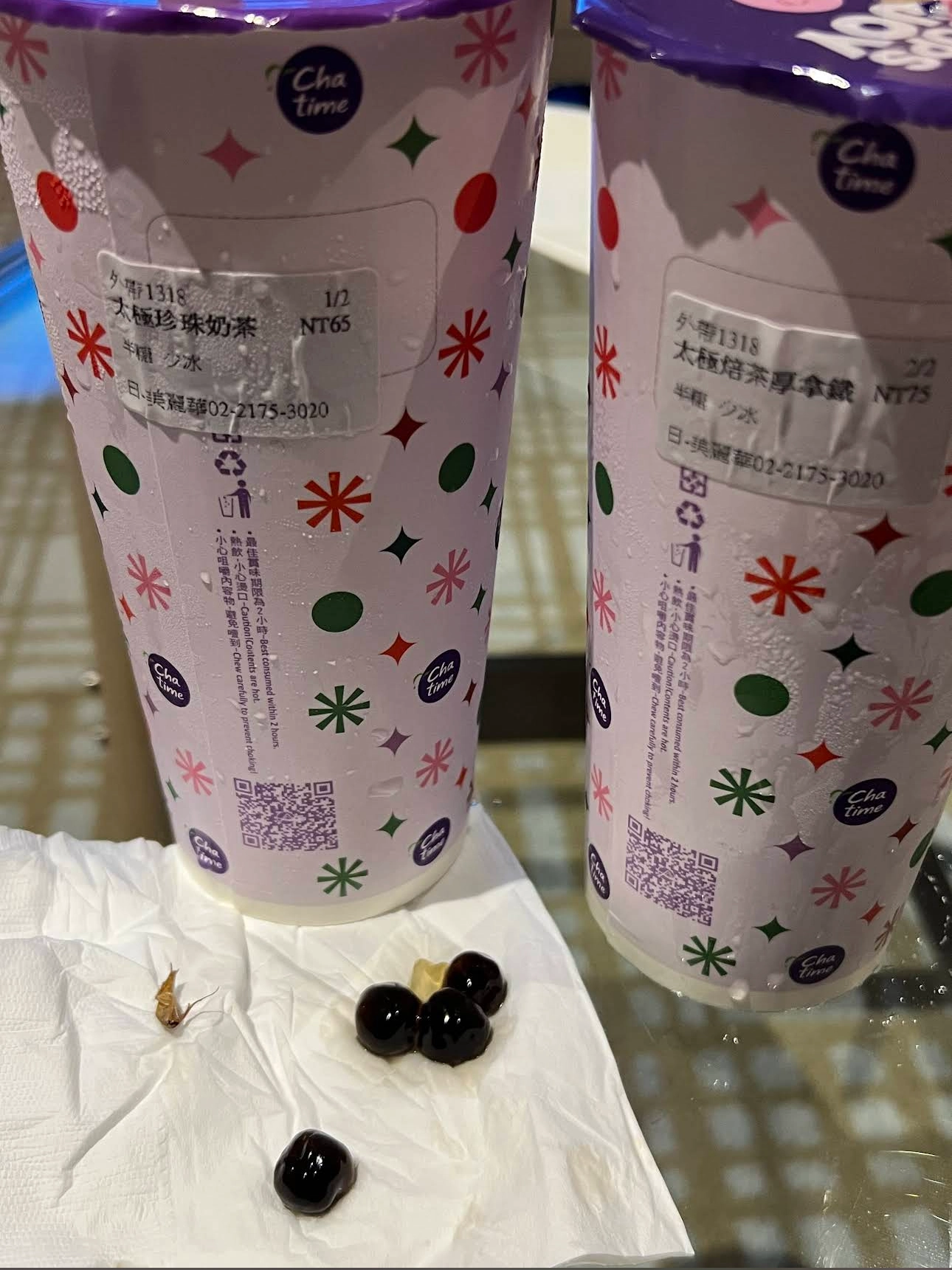 民眾質疑，兩杯皆是使用同樣的原物料，是否另一杯也有污染，仍待衛生局調查。（擷取自Google Maps評論）
