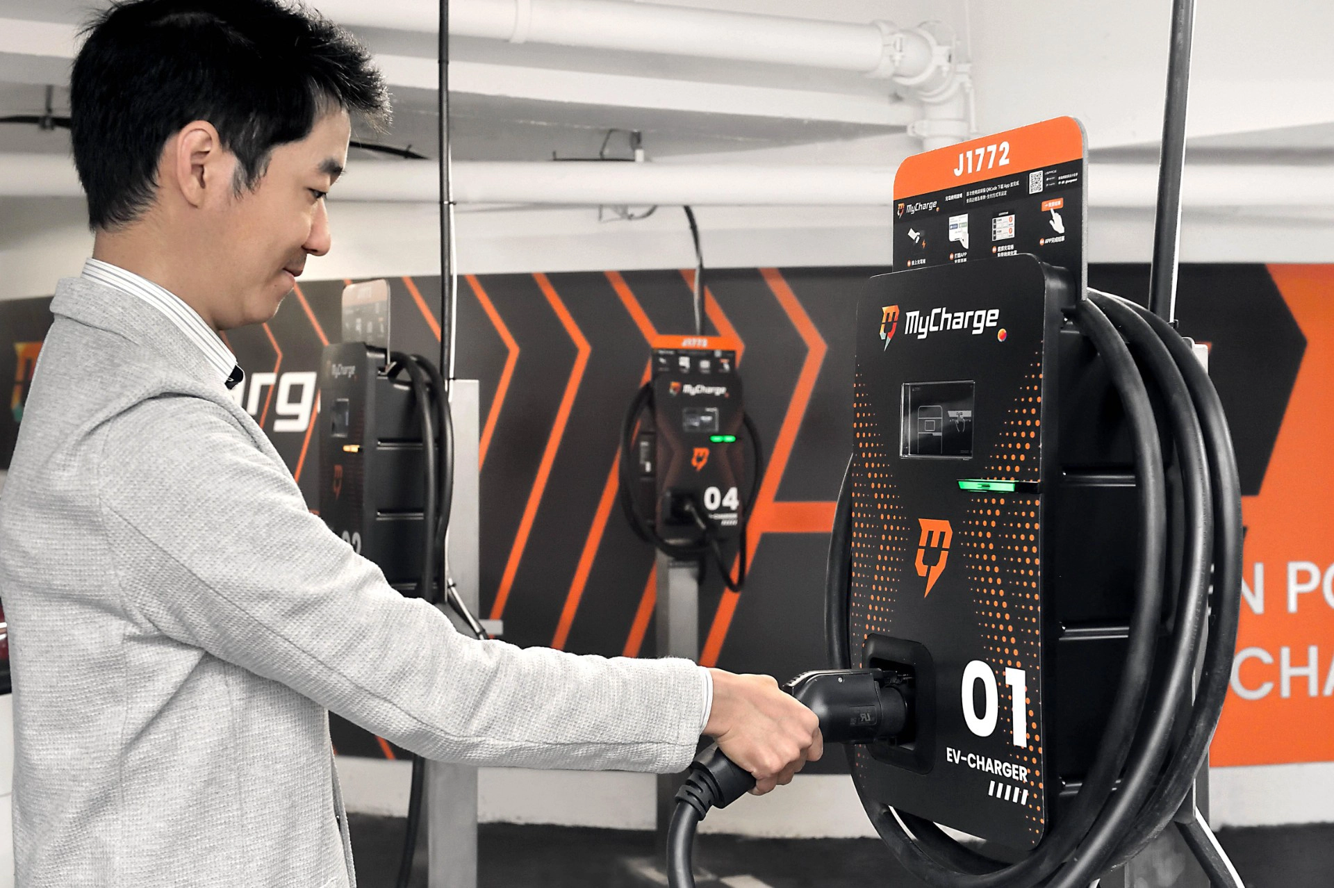 「台灣大智慧移動網Taiwan Mobility」最懂車主的痛,MyCharge 與USPACE APP合作,打造「停車+充電+多元支付」一條龍的無感充電體驗。(台哥大提供)