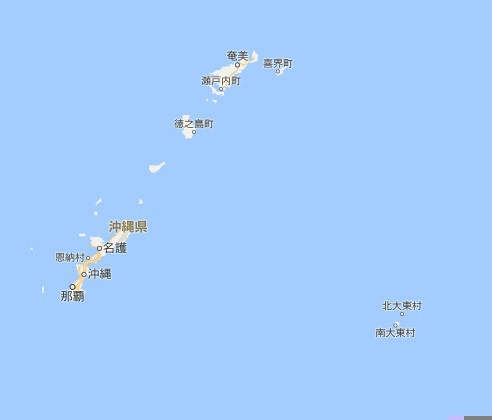 沖繩本島與北大東島相對位置。(取自Google Map)