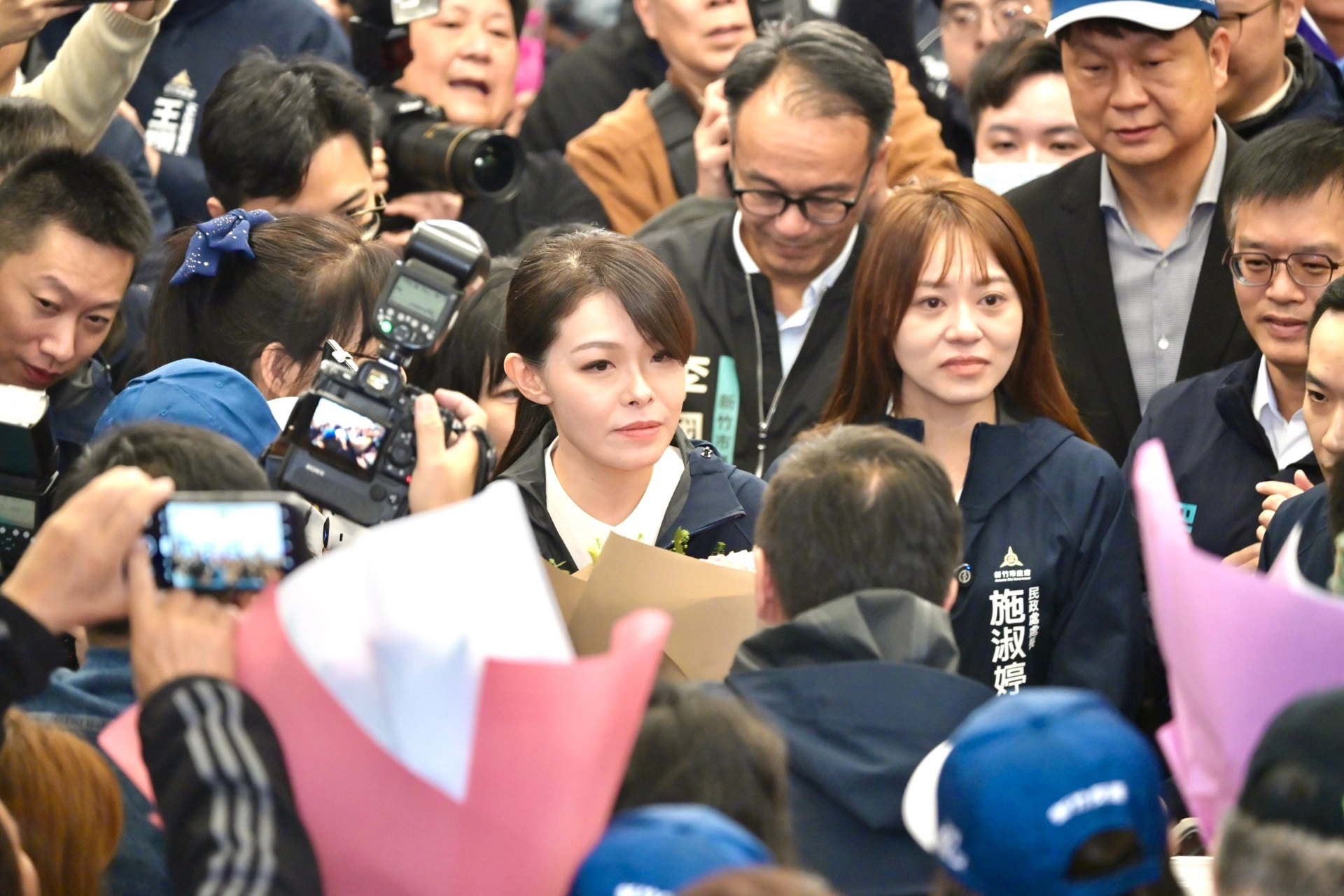 高虹安回市府上班第一天。(張哲偉攝)