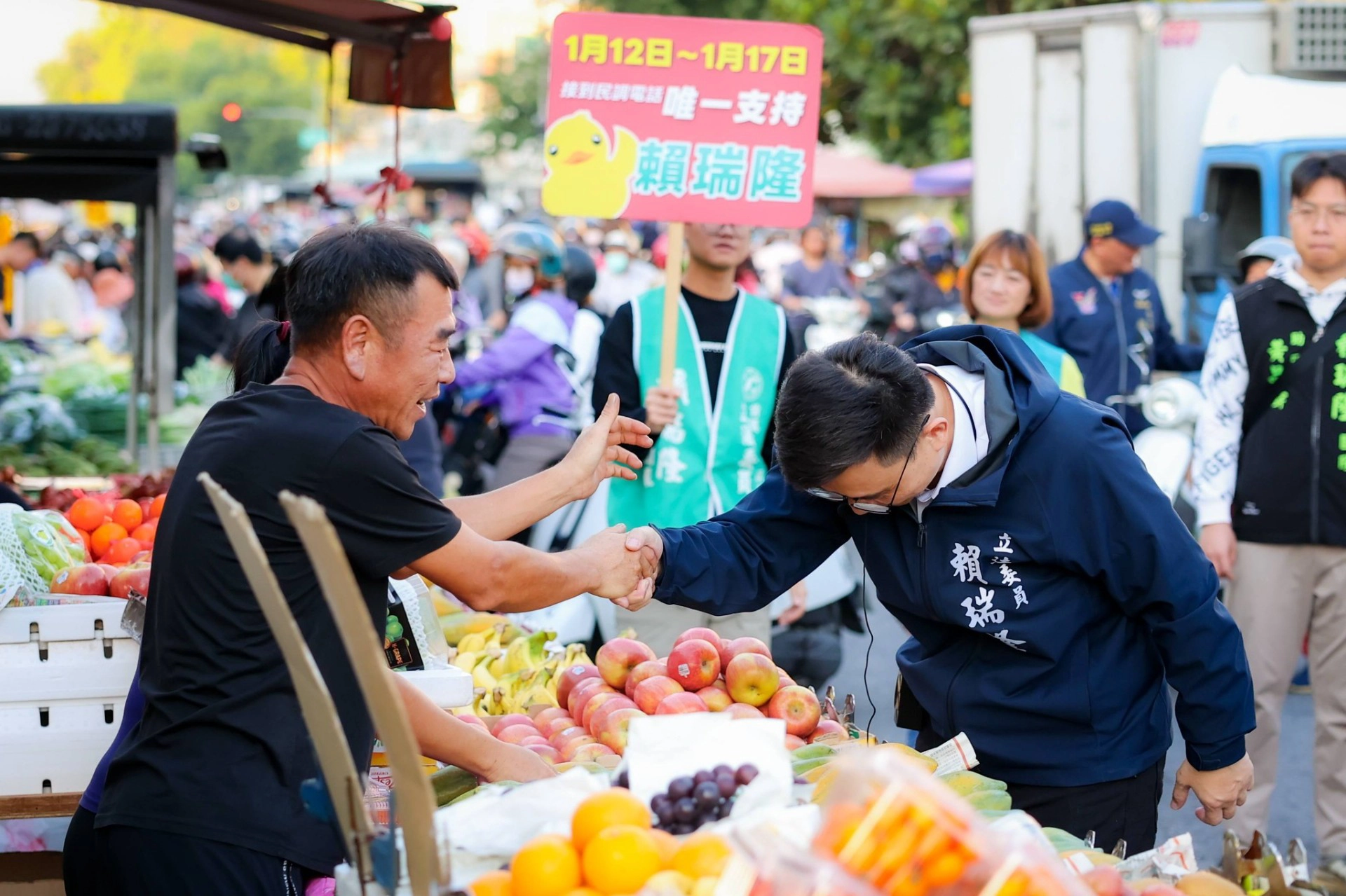 賴瑞隆狂打電話向市民解釋霸凌紛爭,力圖挽回形象。(取自賴瑞隆臉書)