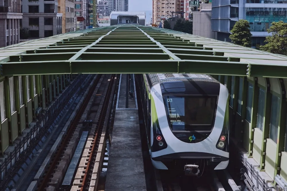 台中捷運晚間全線停運　旅客嘗試開車門觸發斷電