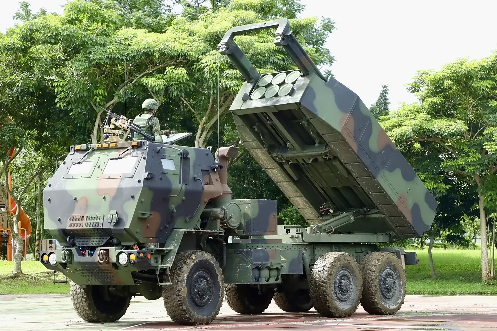 解放軍這次軍演項目中，有一項是「對陸機動目標打擊演練」，尤其針對台灣採購的海馬士多管火箭系統。（王侑聖攝）