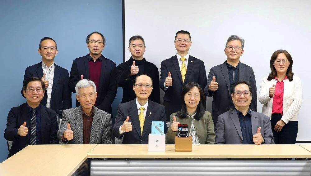 永慶房產集團與國立政治大學社會科學院共同慶祝「政大永慶租金行情地圖」獲得國際雙獎榮譽。（永慶房產集團提供）