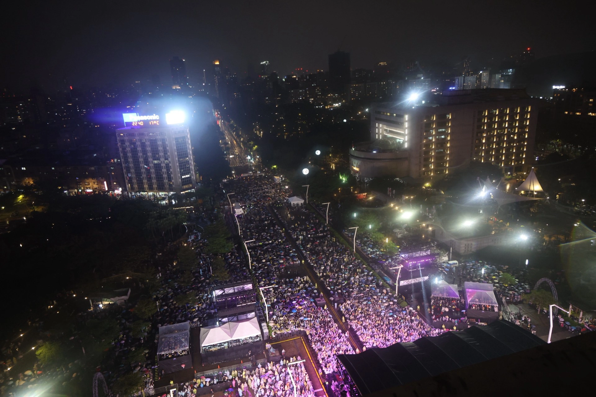 北市跨年吸引8萬多人次進場。（王侑聖攝）