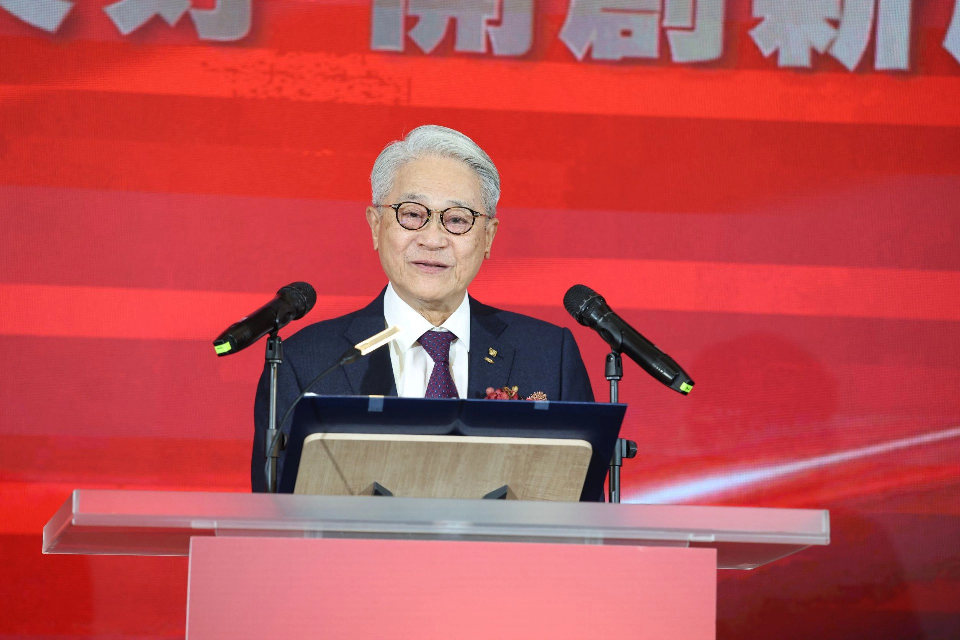 吳東亮指出，兩家人壽公司合併十分關鍵。（陳愷巨攝）