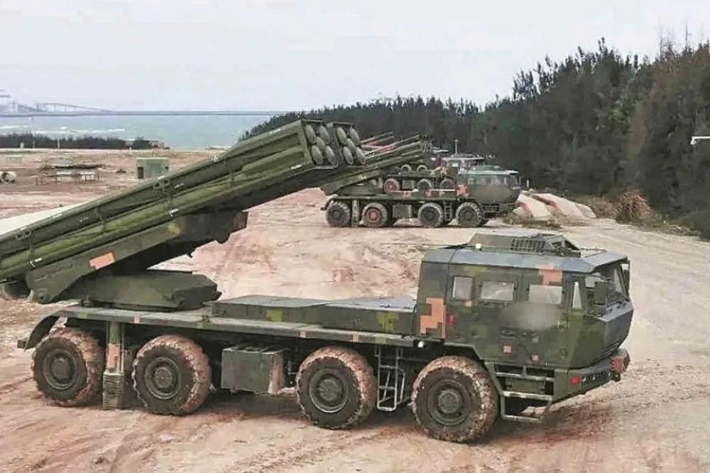 解放軍新型PCH-191遠程火箭炮射程覆蓋台灣全島，可掩護兩棲部隊登島與摧毀台灣的防空系統。（取自中國國防部）