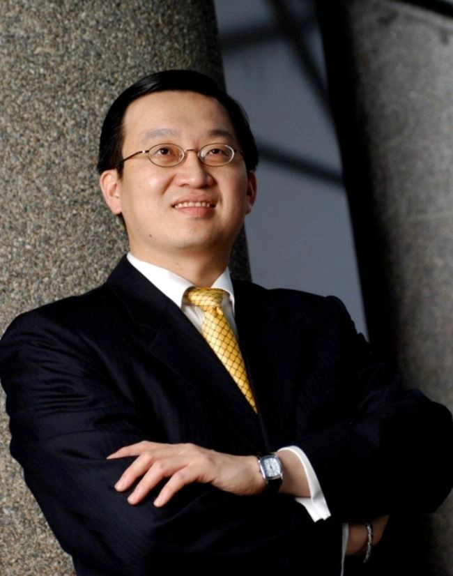 台積電股價連日創新高,也讓台大管院副教授邱宏仁去年預言「跌破500元」、要求魏哲家下台的看空言論再被網友翻出朝聖。(取自台大管理學院官網)