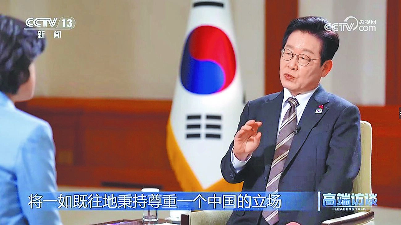 大陸官媒央視「高端訪談」節目,2日晚播出對韓國總統李在明的專訪,詢問其對台灣問題的立場。(摘自央視)