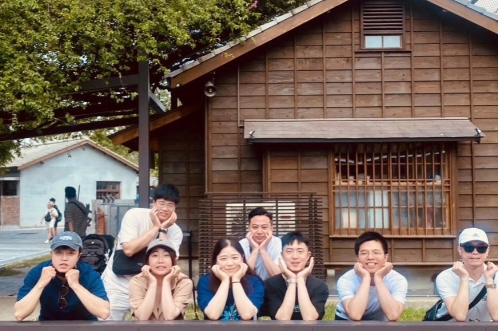 永慶房屋提倡「團隊合作」的工作模式，同事間互相合作攜手服務好每位客戶。(永慶房產集團提供)