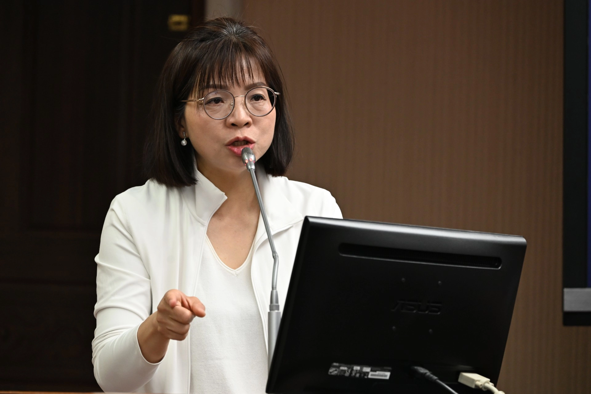 民進黨立委林淑芬不滿，砲轟陳昭姿為「陳九條」，表示修法僅有九條條文涉及代孕，卻被急於推動通過，恐將造成階級不公與經濟剝削。（資料照片／張哲偉攝）