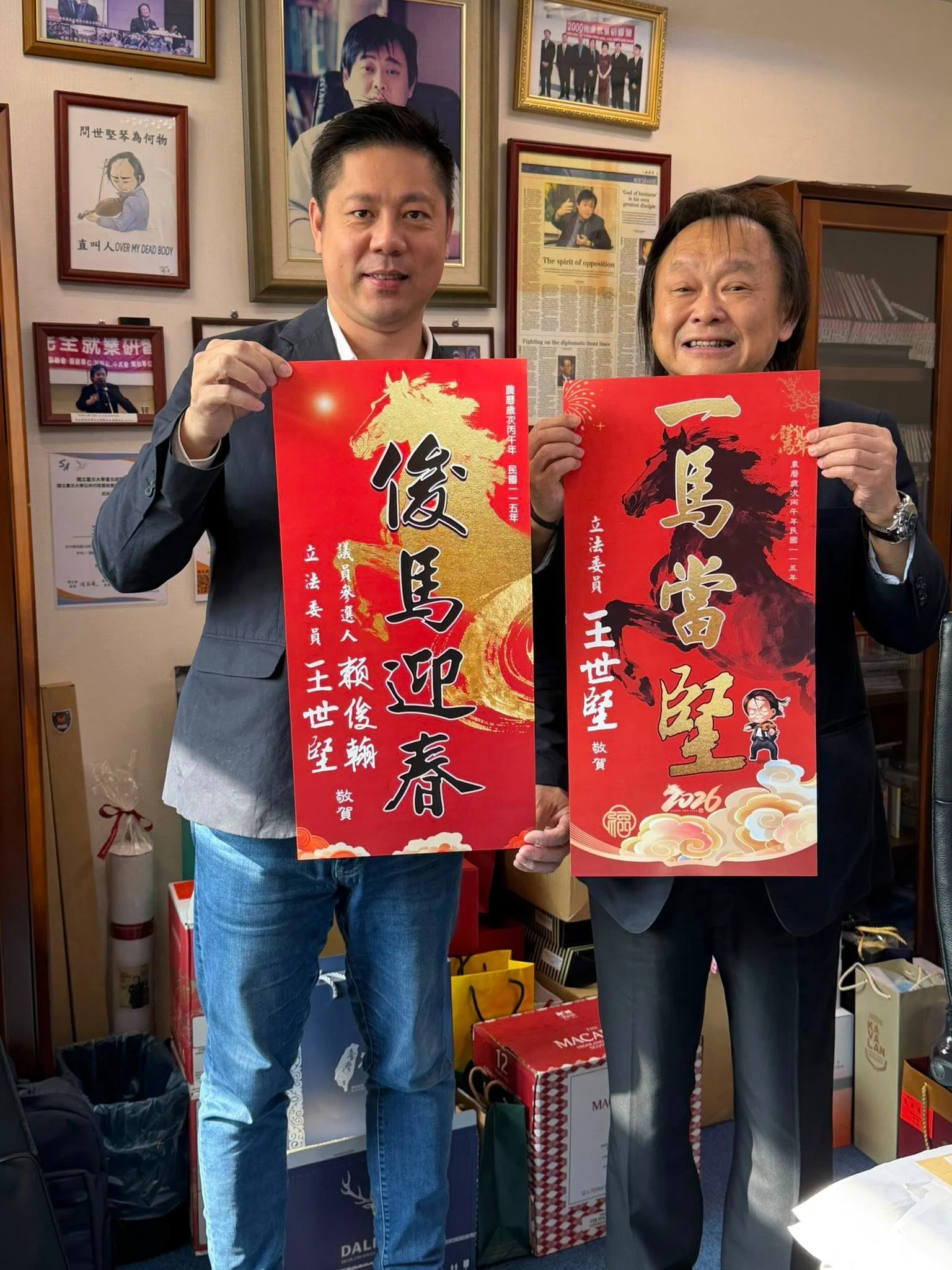 王世堅交棒給服務處主任賴俊翰,通過初選機率不小。(取自賴俊翰臉書)
