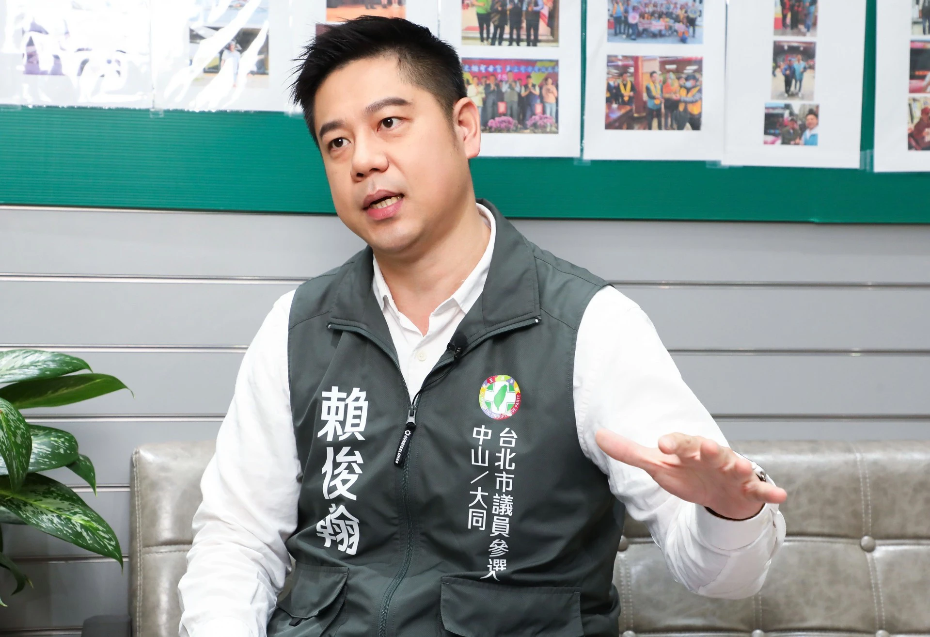 「不是每件事里長都能解決!」賴俊翰從小看著母親當里長24年, 在耳濡目染之下,決心參選成為協助在地的更大力量。(王侑聖攝)