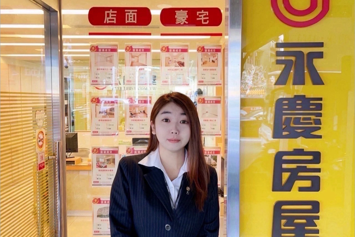 經紀人員鄭琪欣從餐飲業跨領域轉職永慶房屋,收入成功翻三倍成長。(永慶房產集團提供)