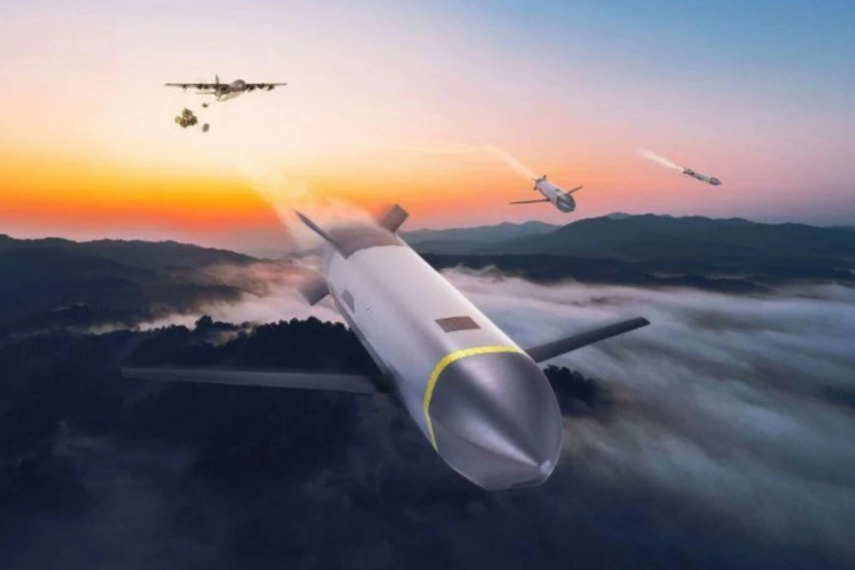 洛克希德·馬丁(Lockheed Martin)未來「通用多任務卡車飛彈」(Common Multi-Mission Truck, CMMT)從運輸機發射的示意圖。(取自Lockheed Martin官網)