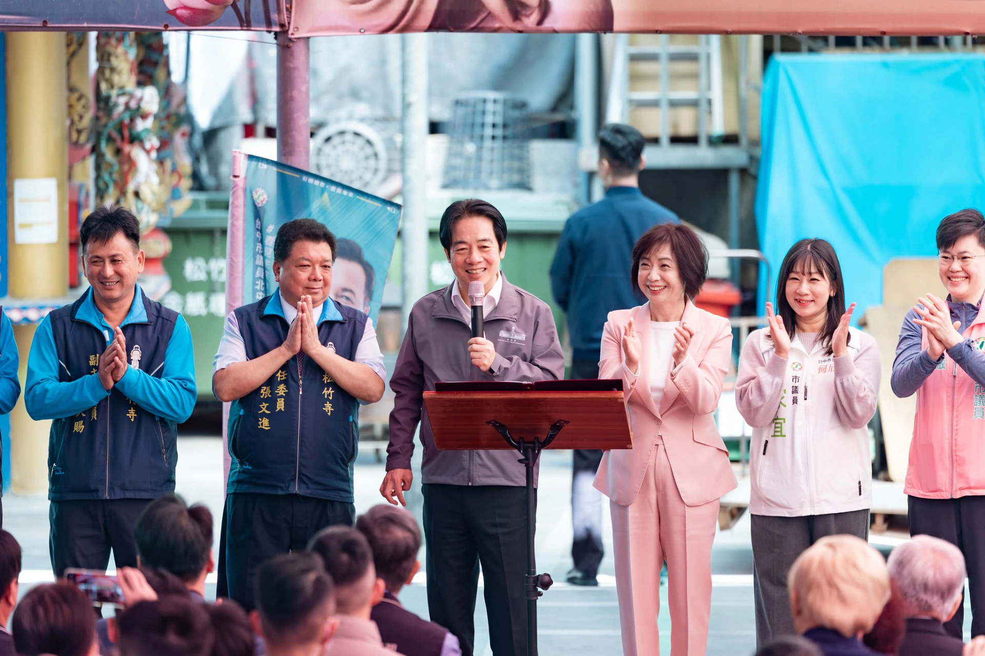 賴清德到台中參香，受到民眾歡迎。（總統府提供）