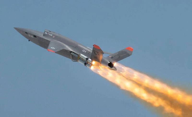 XQ-58A「女武神」無人機雖未獲選美國空軍CCA忠誠僚機初代構型,現在卻獲得美陸戰隊考慮研擬採購,宣布其實驗工作轉為備案項目。圖為XQ-58A無人機。(美國空軍研究實驗室官網)