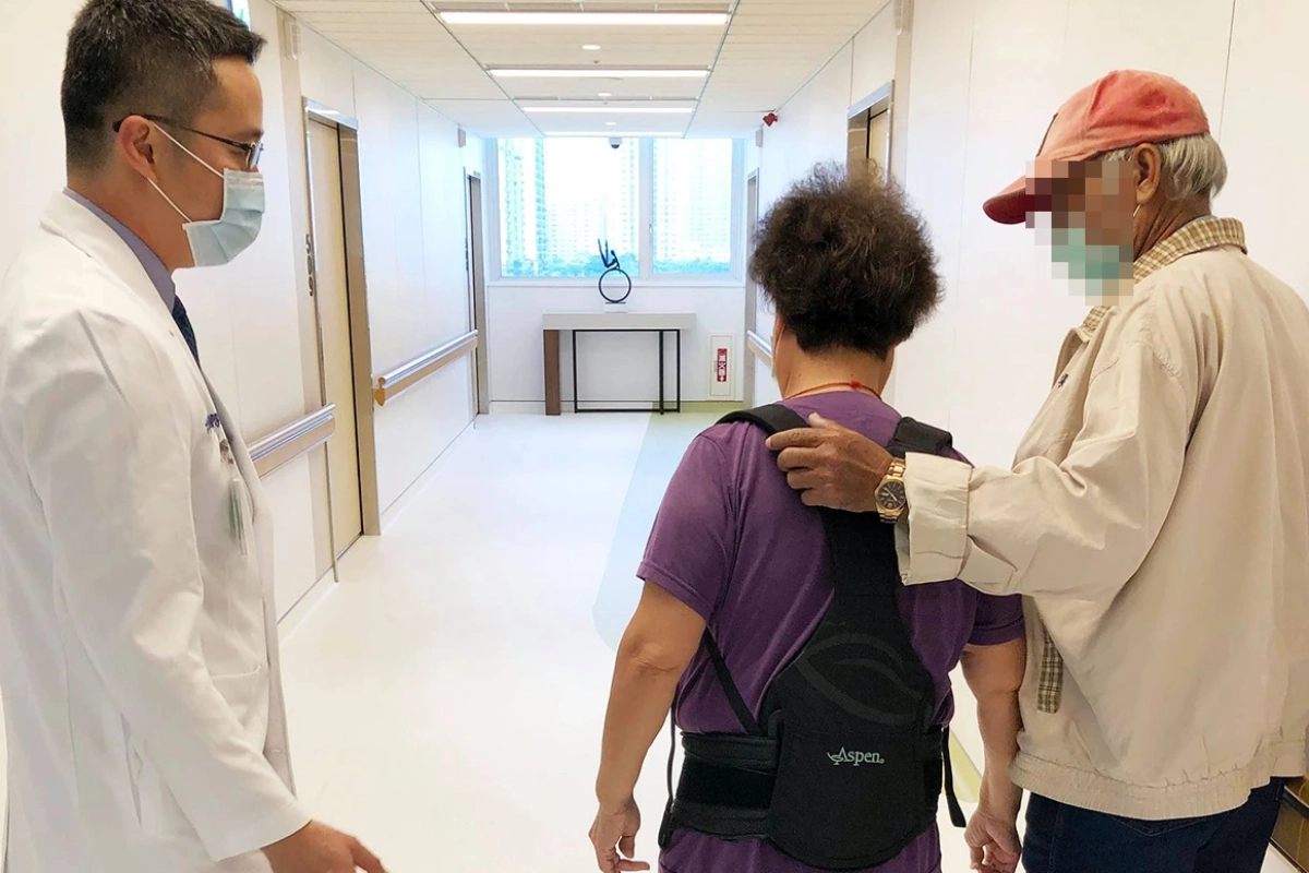 謝榮豪（左）人際、形象佳，博田醫院近年也轉型鎖定高階族群。（取自博田醫院臉書粉專）