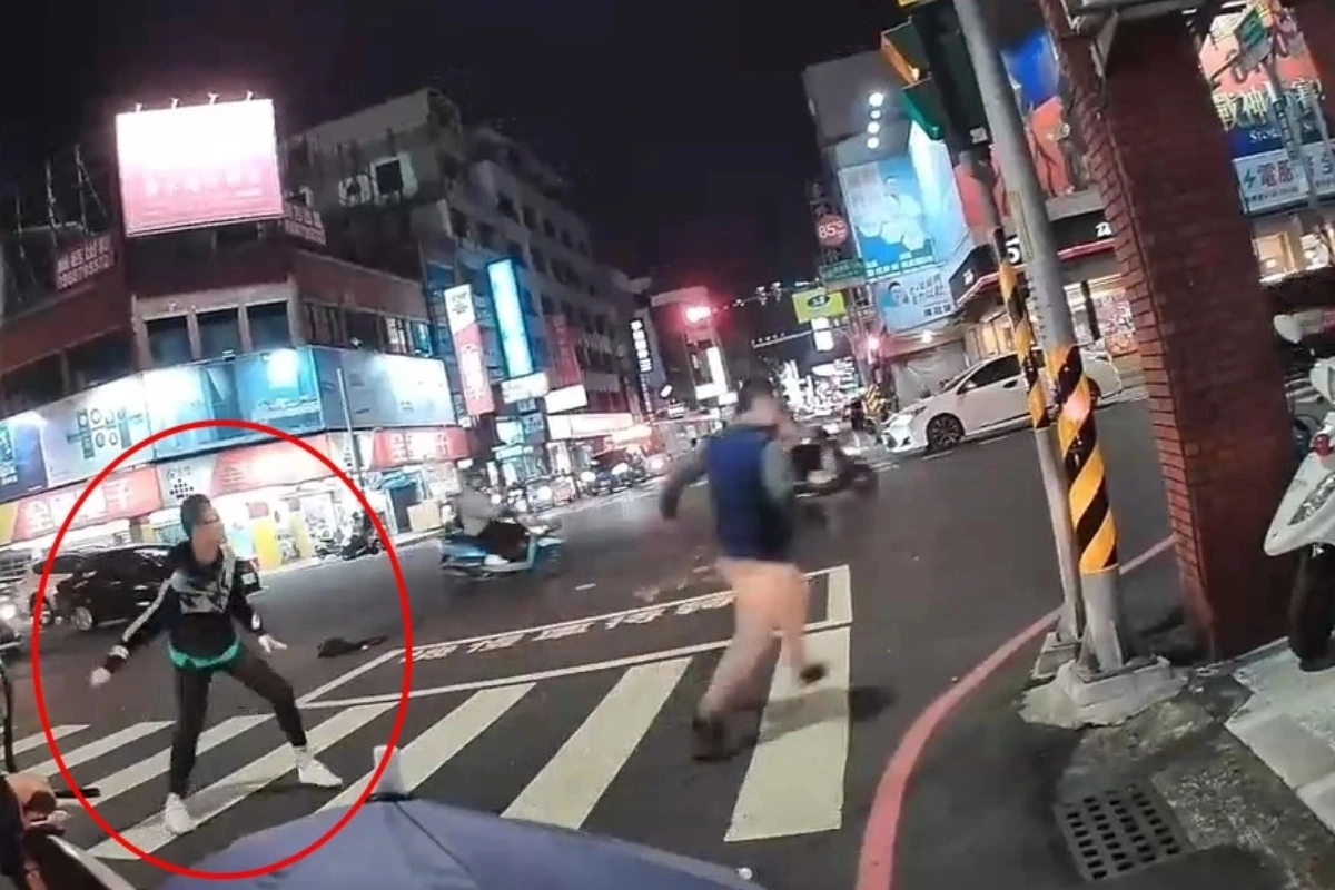 足療師隨機砍人畫面曝光 傷者爬進派出所求救、警員衝出壓制 -- 上報