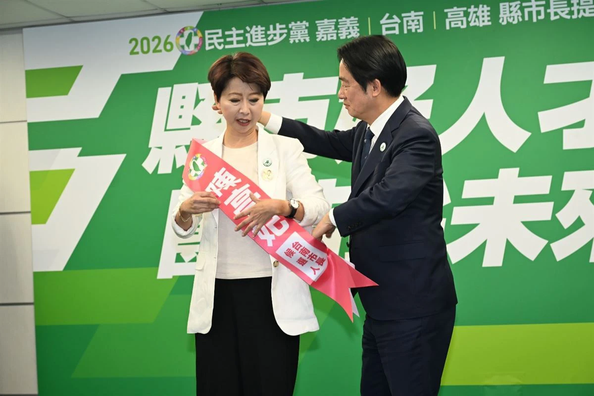 日前提名陳亭妃記者會,賴清德僅替她披彩帶,卻未依慣例規劃舉她的手喊凍蒜,引發外界議論。(資料照片/張哲偉攝)