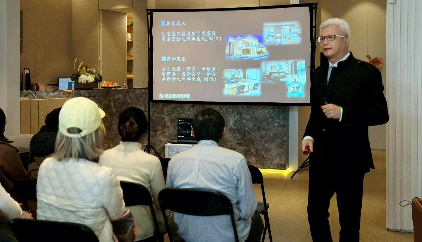 蔡上機表示，2026年的「生氣」屬「金」，可以多穿著及經常眼看「銀白色」的相關物品。（取自蔡上機臉書）