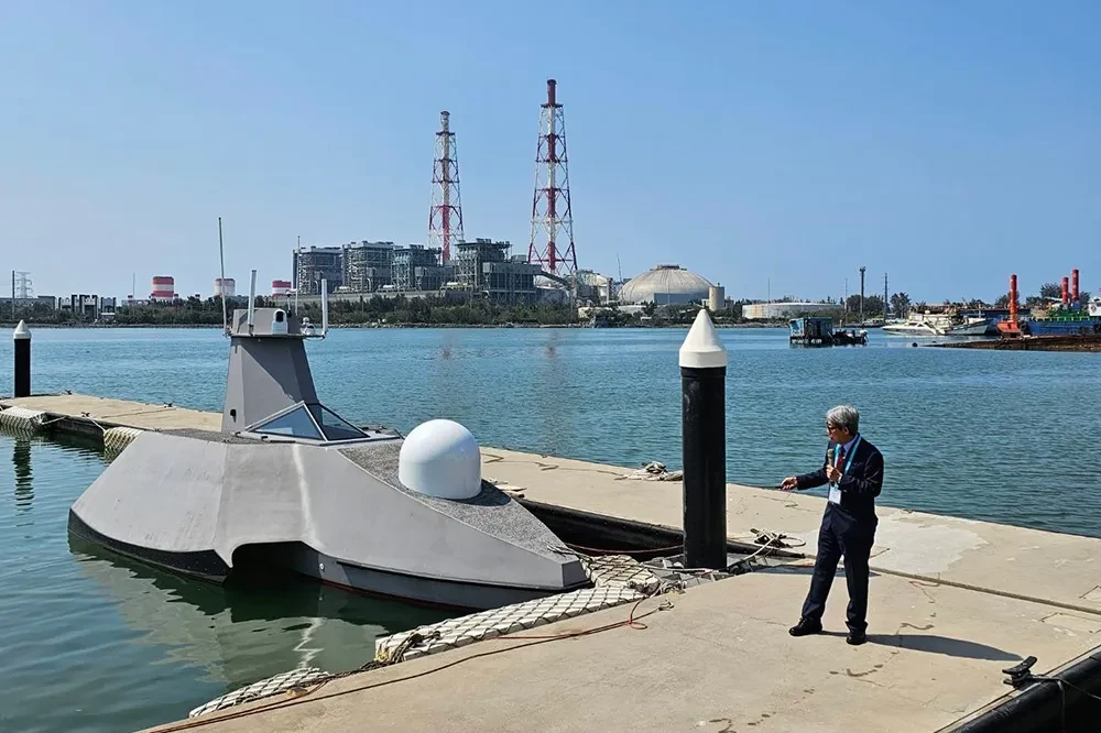 台船製造的「奮進魔鬼魚號」,這次不參加中科院海上大比武驗測。(朱明攝)