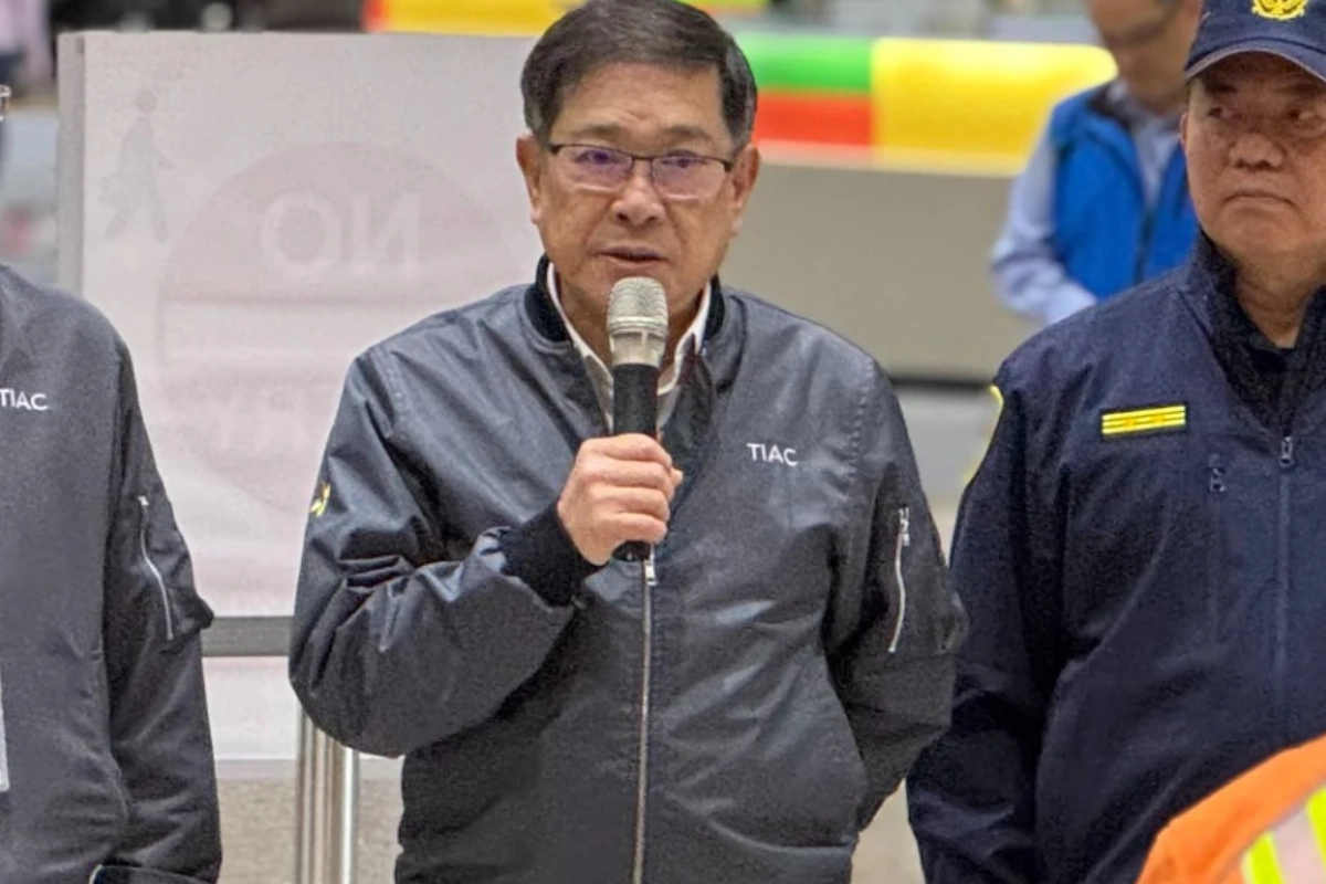 機場公司董事長楊偉甫(中)表示，桃園機場是國家重要的交通樞紐與關鍵基礎設施，為維護旅客安全，必須隨時保持高度警覺，不能有任何鬆懈。（桃機公司提供）