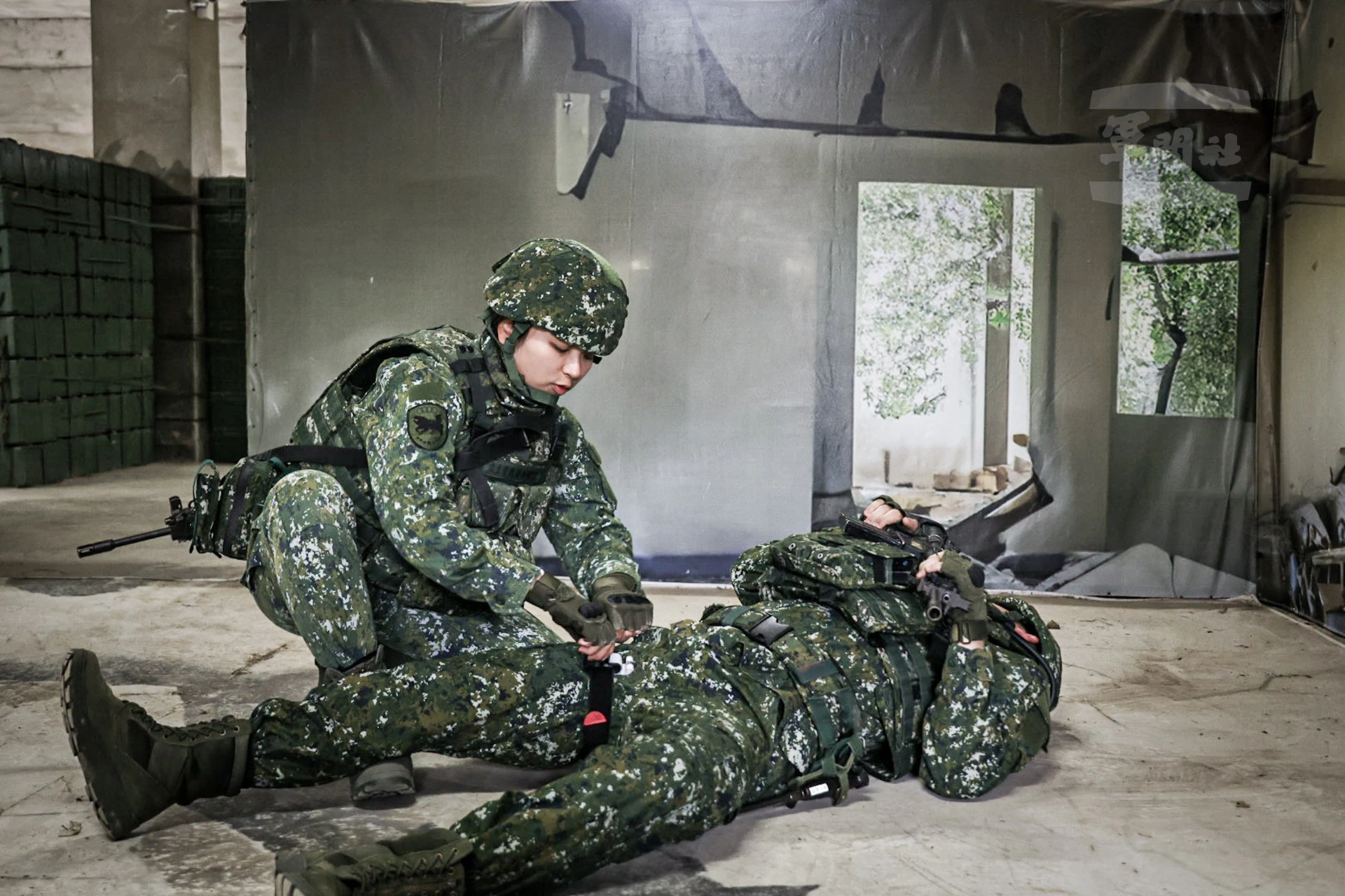 戰場上第一致死原因為大量出血，止血帶可單人操作，在受傷第一時間於四肢做出血的控制。（陸軍三支部衛生營提供）