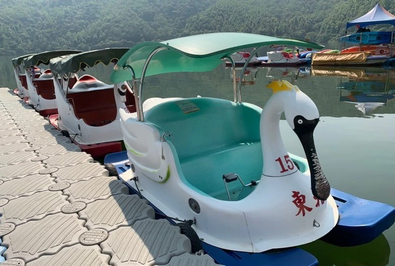花蓮鯉魚潭天鵝船翻覆害死男童 快艇「惡意造浪」被指元凶 -- 上報