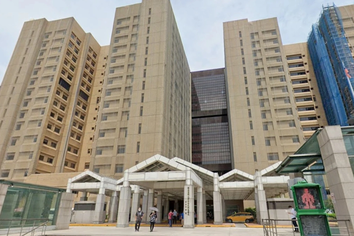 台大醫院東址「6樓空中花園」突冒出濃煙 院方緊急疏散 -- 上報