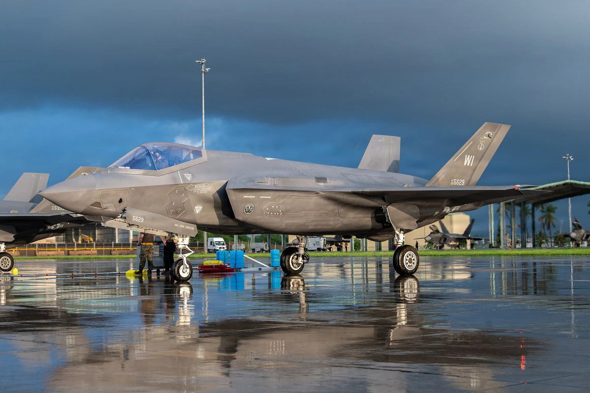 赴中國協助訓練飛官構成叛國行為 美國退役F-35教官遭逮 -- 上報