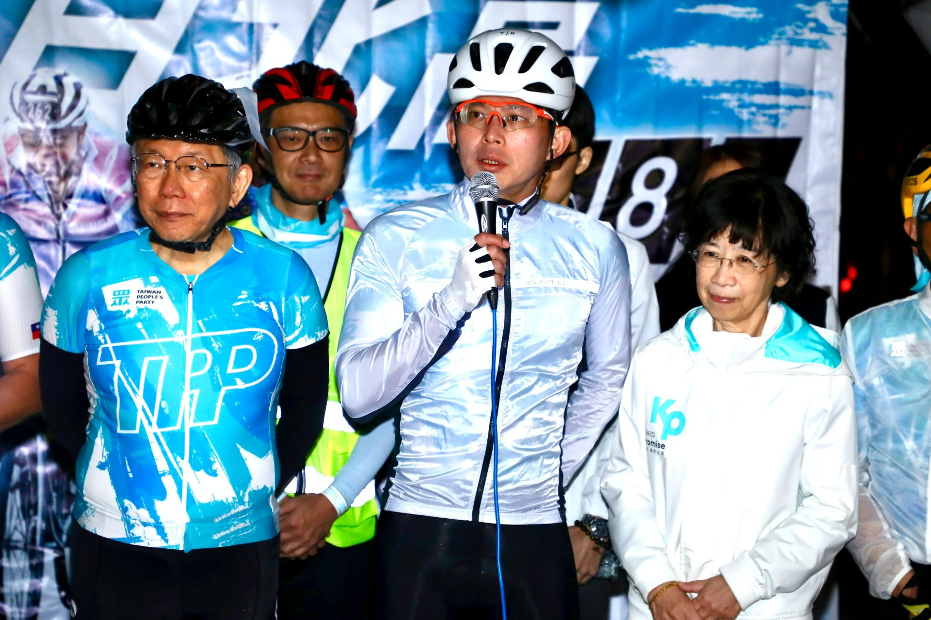 李四川捲親弟環保蟑螂爭議 黃國昌:選舉潑髒水應省思 -- 上報